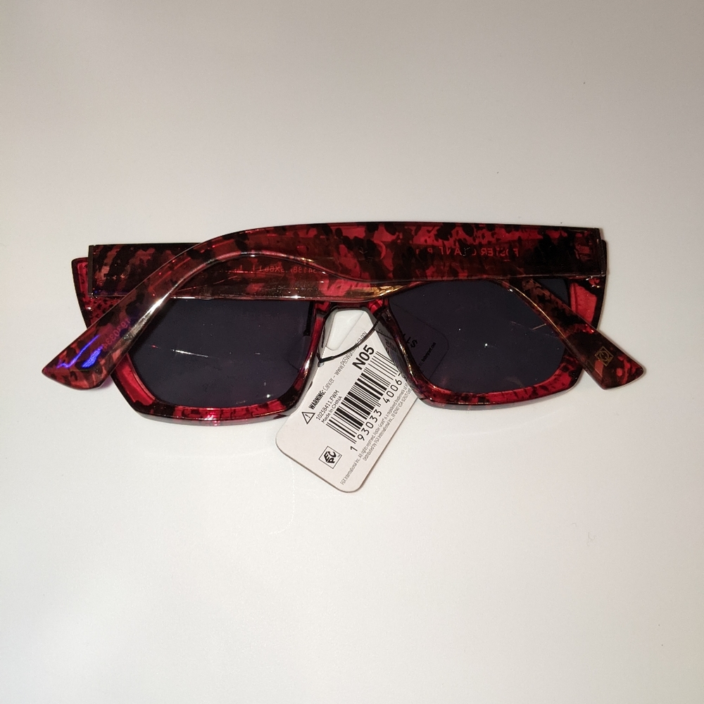 Nwt Foster Grant ladies polarized red & black sunglasses - Picture 10 of 11
